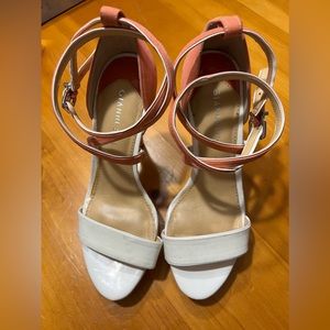 Gianni Bini Strap Heels Peach & White